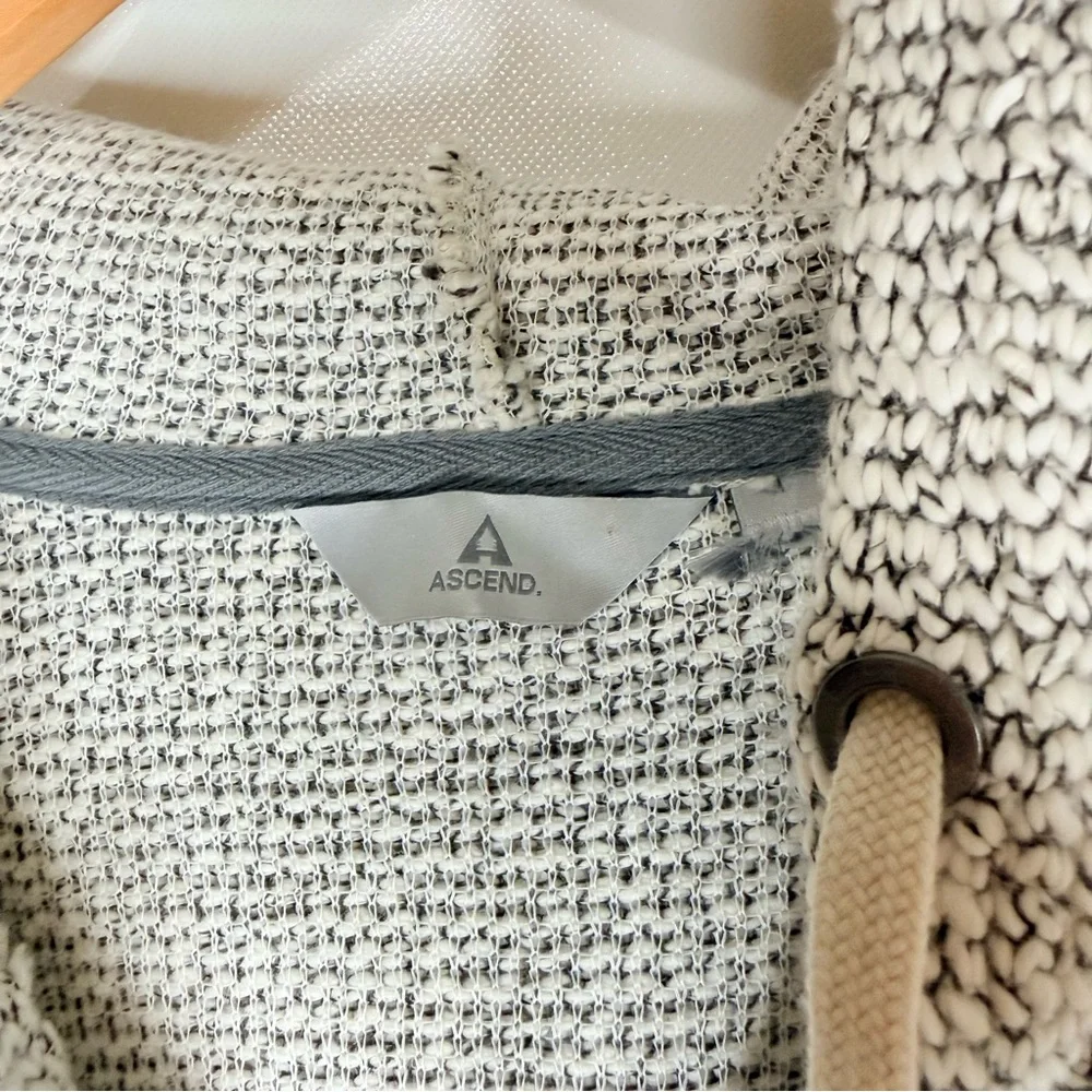Ascend Men's Light Gray V-Neck Drawstring Sweater - Sz S